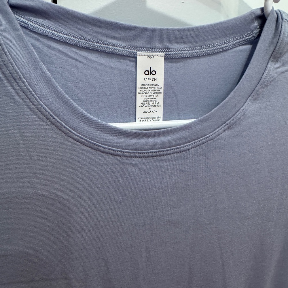 ALO Yoga All Day Short Sleeve Shirts - Picture 3 of 5